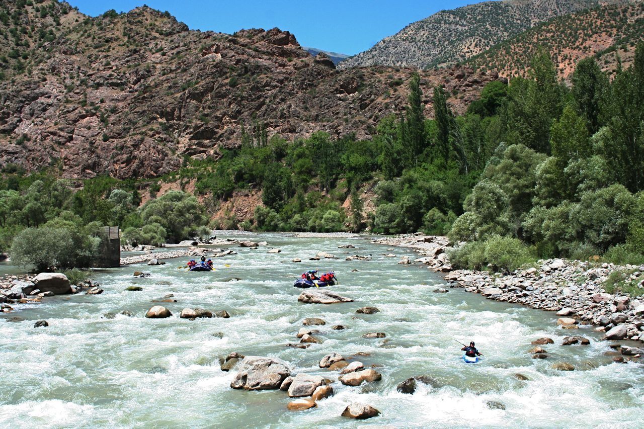 Rafts running a turquoise river